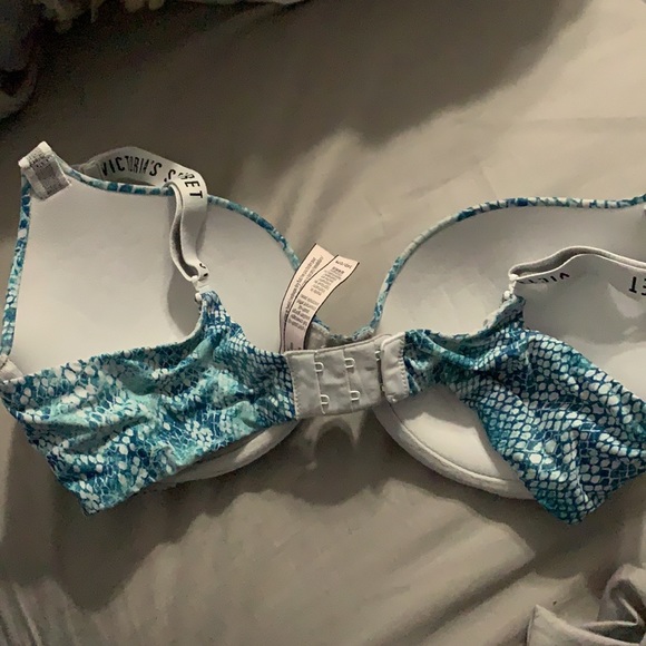 Victoria’s Secret push up bra - Picture 2 of 3